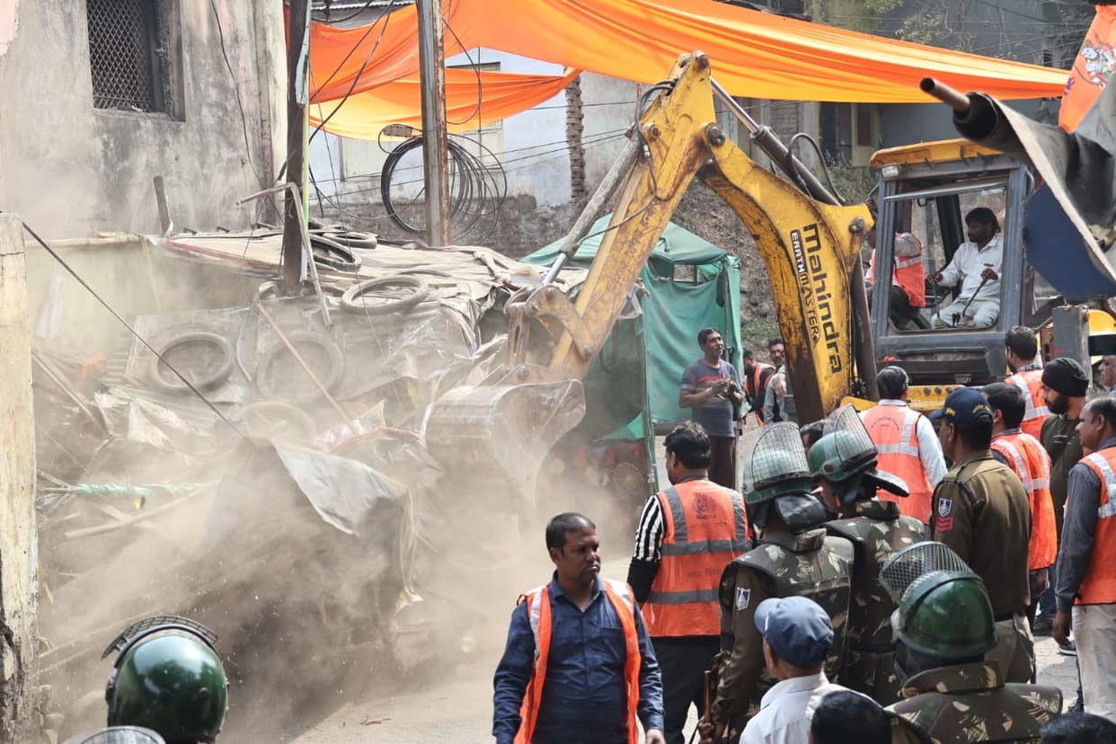 Indore News: Ten illegal constructions removed from South Toda area of Indore, shops were built and given on
