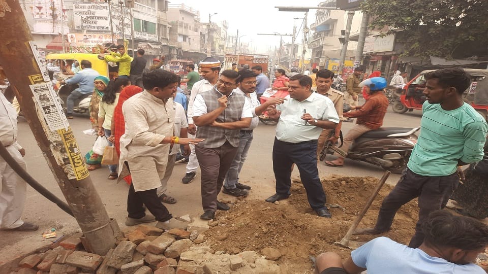 Old woman fell into open drain at Dubey padav