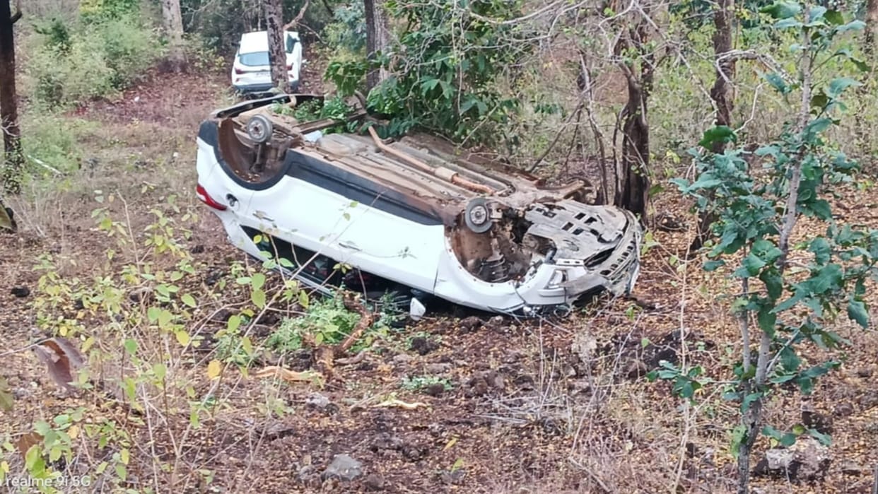 MP News: Fog havoc in Umaria, two cars collided with each other, fell down the mountain