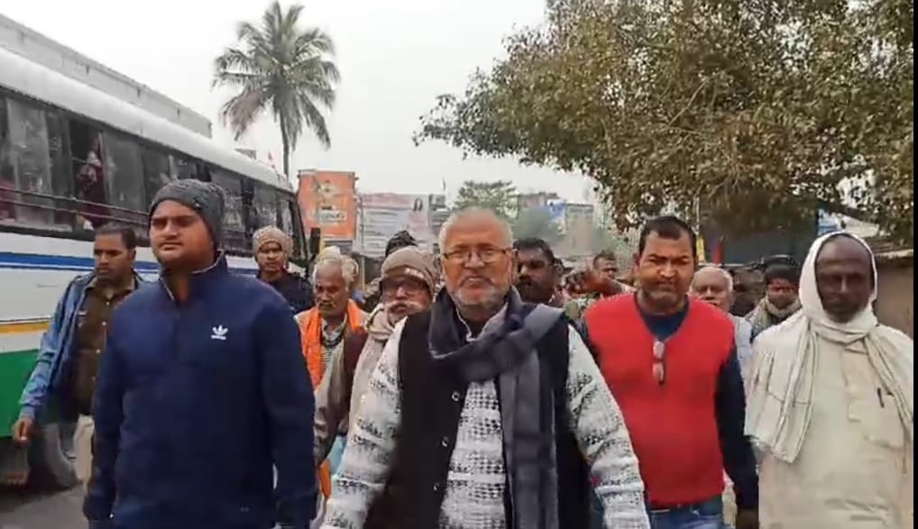 BJP MLA Mishrilal Yadav took out a protest march in Darbhanga, expressed fear of his son's encounter