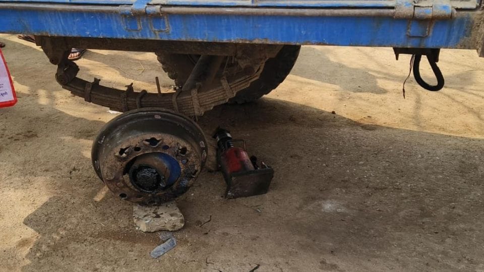 टायर फटने से युवक की मौत