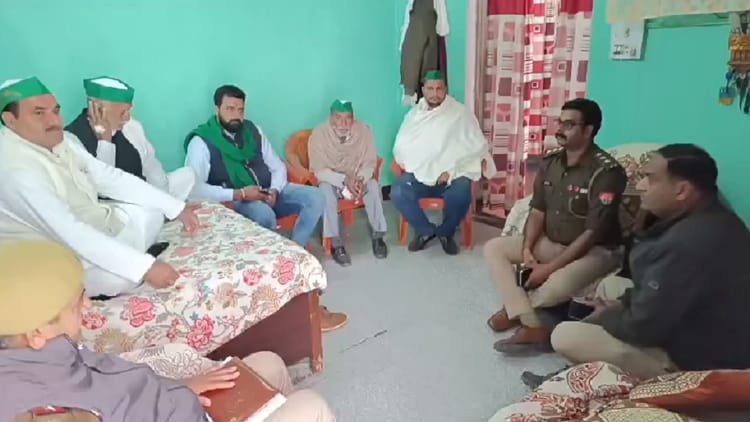 Kisan Andolan: गजरौला में किसानों नेताओं को किया नजरबंद, दिल्ली कूच की कर रहे थे तैयारी, भारी पुलिस बल तैनात