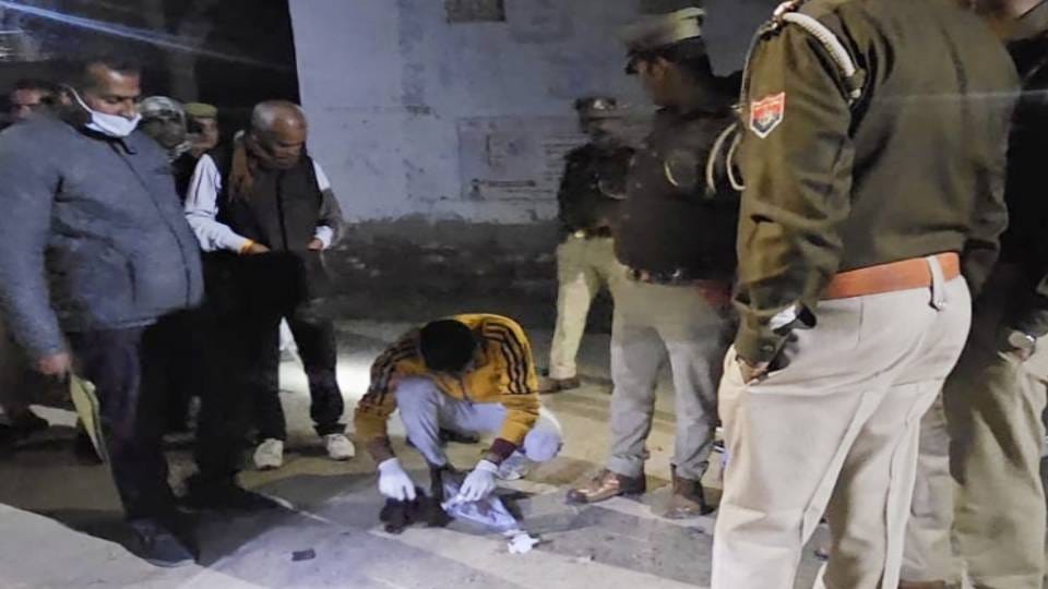 bullets were being fired in dispute between two parties In Firozabad one bullets hit to man he died