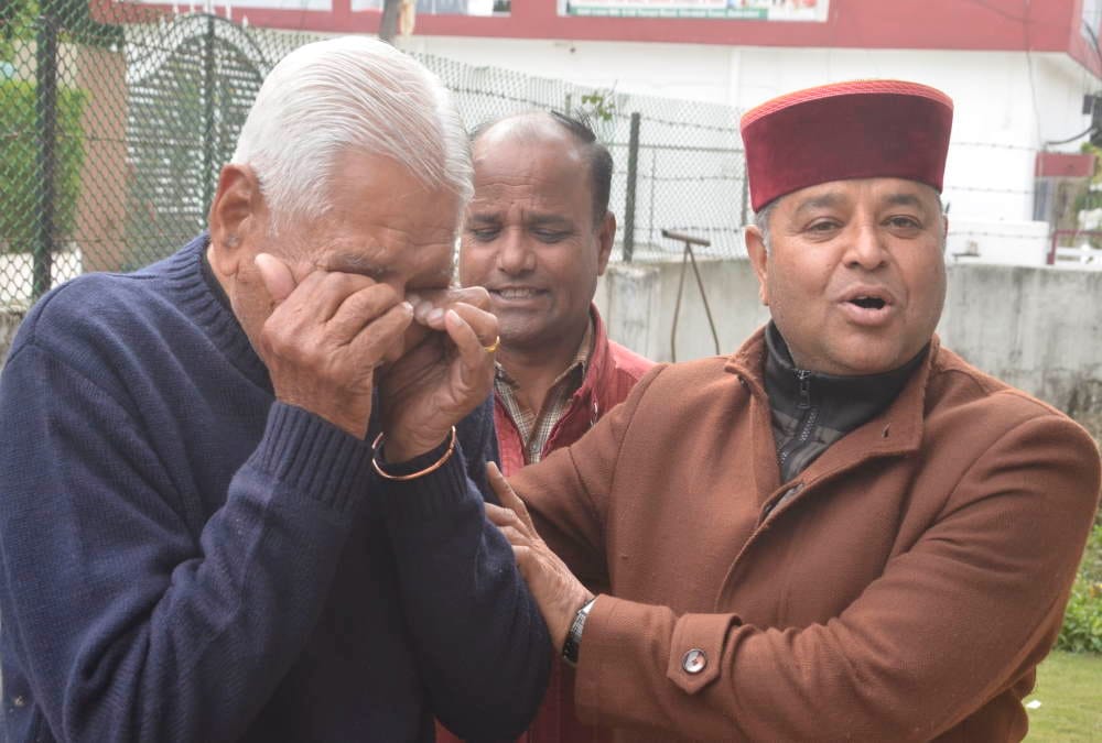 Dehradun Captain Saurabh Vashisht Released from Qatar Jail Father Crying to hear Voice of his son