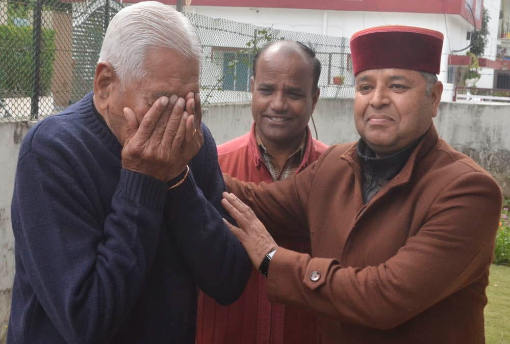 Dehradun Captain Saurabh Vashisht Released from Qatar Jail Father Crying to hear Voice of his son