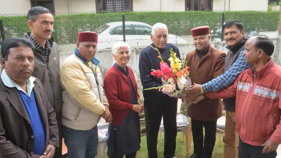 Dehradun Captain Saurabh Vashisht Released from Qatar Jail Father Crying to hear Voice of his son