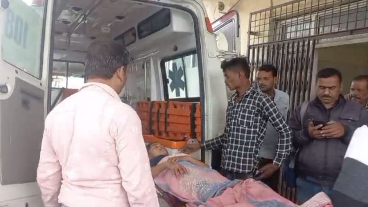 Sagar Student of Government Engineering College fell from roof referred to Bhopal in critical condition