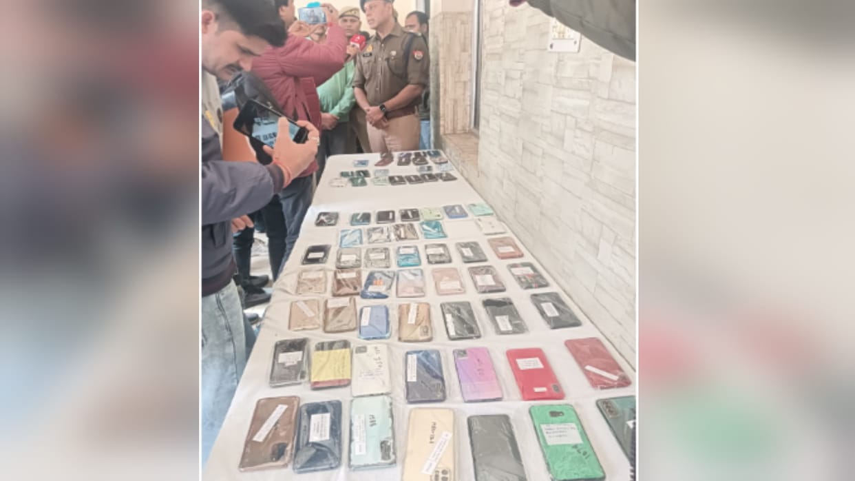 Meerut: Big success for crime branch and surveillance team, 101 lost mobile phones recovered