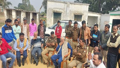 UP: भगवान बुद्ध की प्रतिमा क्षतिग्रस्त किए जाने पर पथराव, दो सिपाही समेत कई लोग जख्मी, गांव में फोर्स तैनात Stone pelting after the statue of Lord Buddha was damaged in Lakhimpur Kheri
