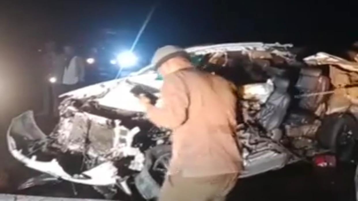 Rajasthan News: Speeding car rams into tractor trolley laden with bricks, 2 youths killed, car driver injured