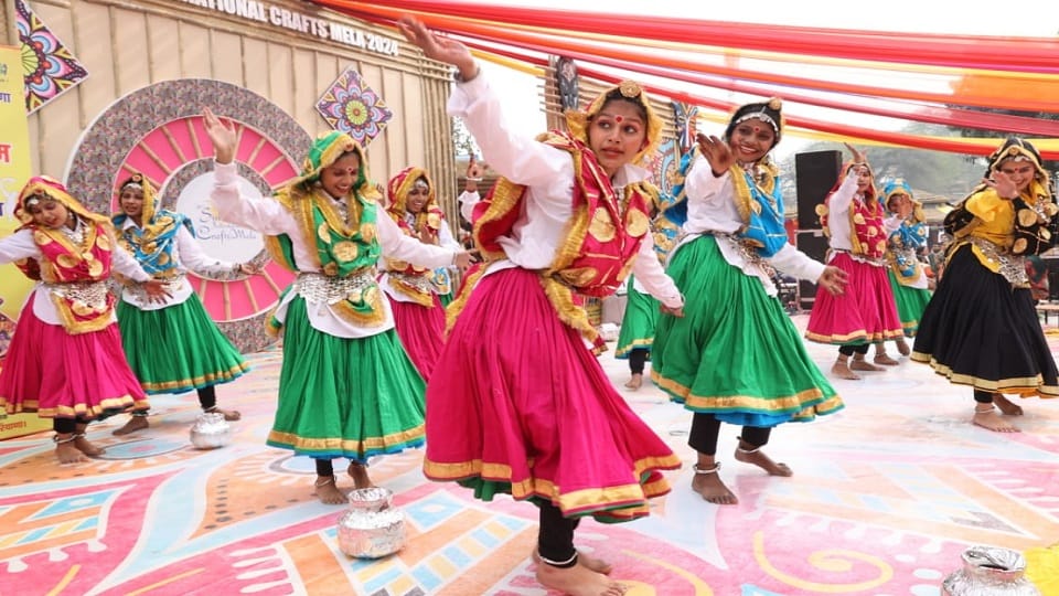 Surajkund Fair Artists spread art and culture on Chaupal