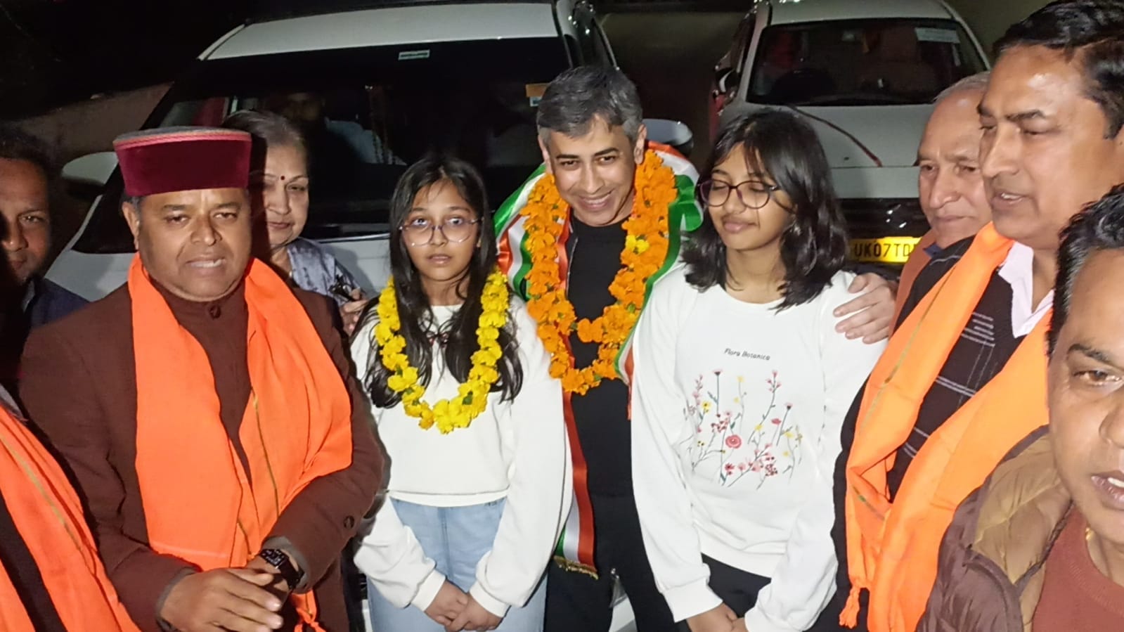 Qatar India Dehradun Captain Saurabh Vashisht Reached his home in dehradun after Release from Jail Photos