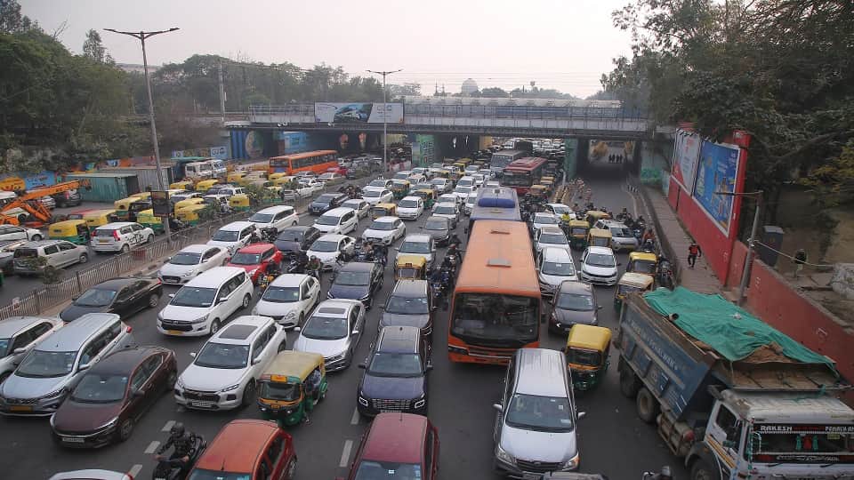 Due to farmer protest all borders of Delhi sealed several kilometer long jam throughout the day