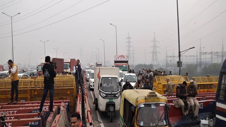 Due to farmer protest all borders of Delhi sealed several kilometer long jam throughout the day