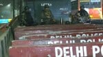 दिल्ली-यूपी के गाजीपुर बॉर्डर पर किसानों को रोकने के व्यापक इंतजाम किये गये हैं।