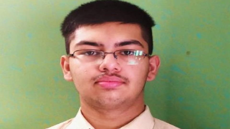 Noida: City's Bhavya Tiwari becomes UP topper in JEE Main