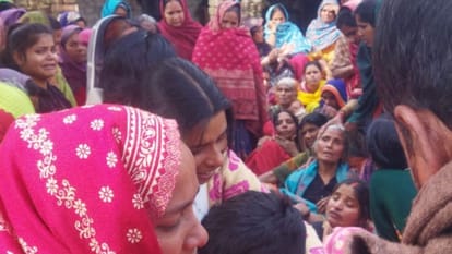 आजमगढ़ में दर्दनाक हादसा: स्कूटी लेकर सड़क पर गिरा किशोर, पिकअप के पहिए से कुचला सिर; हुई मौत Teenager died in road accident after head crushed by pickup in azamgarh
