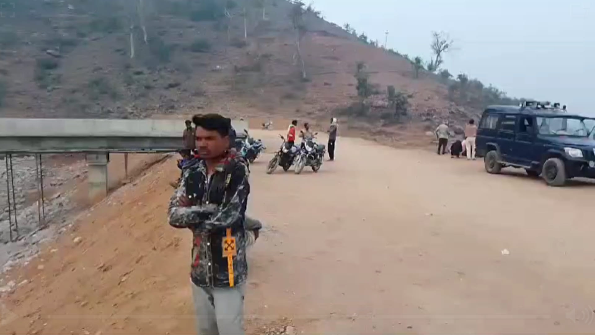 भरे पानी में मछली पकड़ने गया युवक