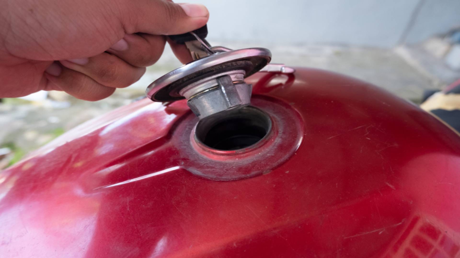 Bike Tips: How to clean bike petrol tank after filling it with water