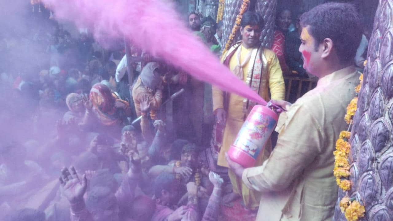 forty days Holi celebration has started from Basant Panchami in Mathura