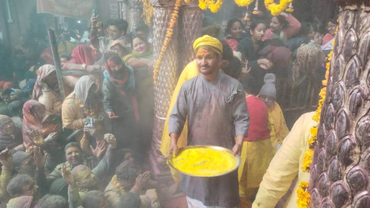 forty days Holi celebration has started from Basant Panchami in Mathura