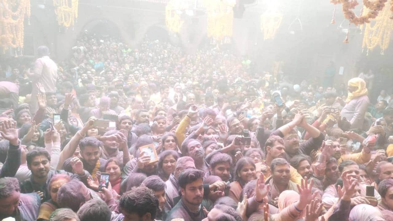 forty days Holi celebration has started from Basant Panchami in Mathura