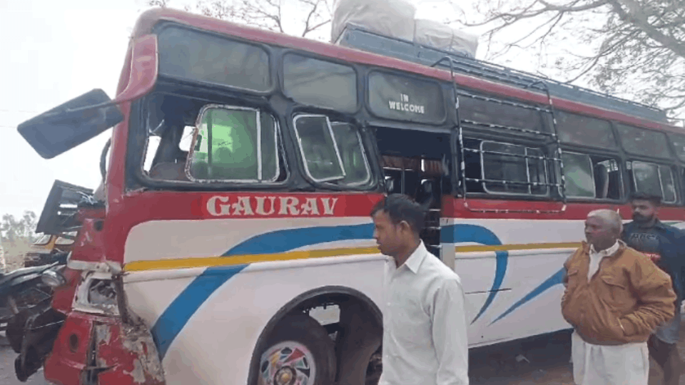GPM News Bus accident on Pendra Road