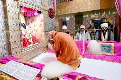 CM Yogi Adityanath paid obeisance at Ravidas temple on varanasi visit