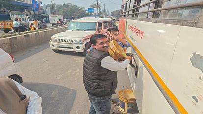 Roadways bus stopped in middle of road due to running out of diesel in Etah