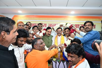 MP News: Congress leaders' entry into BJP continues, VD Sharma said - the party is expanding under the leaders