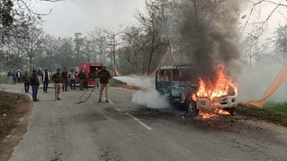 highwa crushed child in Muzaffarpur.villagers burnt police vehicle, bihar police ran away to save their lives