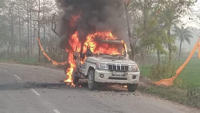 highwa crushed child in Muzaffarpur.villagers burnt police vehicle, bihar police ran away to save their lives