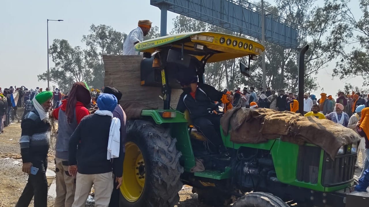 New strategy for Delhi march, Atmosphere tense at Shambhu border in Ambala, farmers proceeded wearing PPE kits