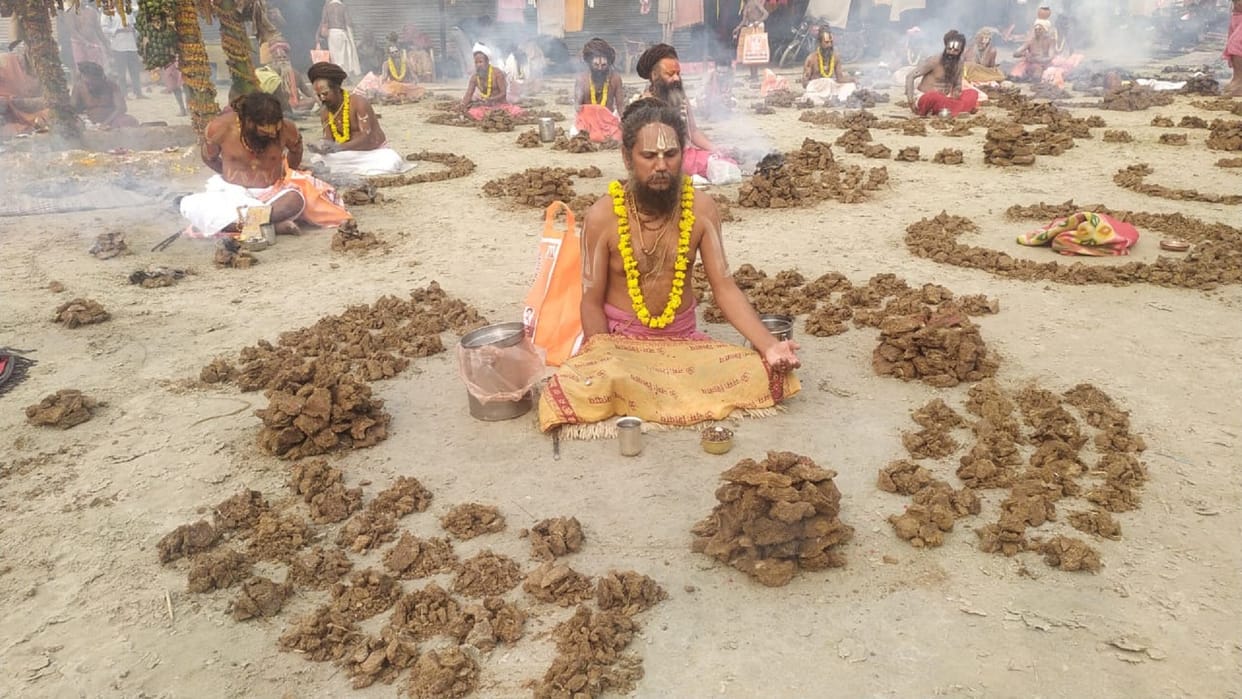 Sannyasis start Panch Agni at Khak Chowk Dhuna penance, success is achieved through hard practice