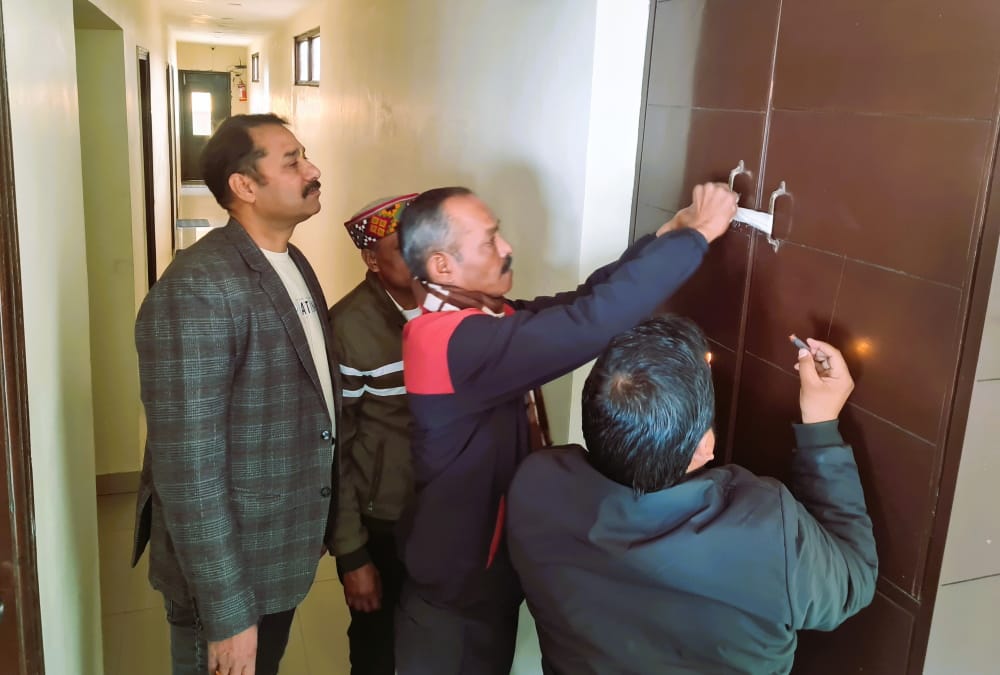 Uttarakhand Pollution Control Board sealed Mussoorie nine hotel Run without Permission also cut electricity
