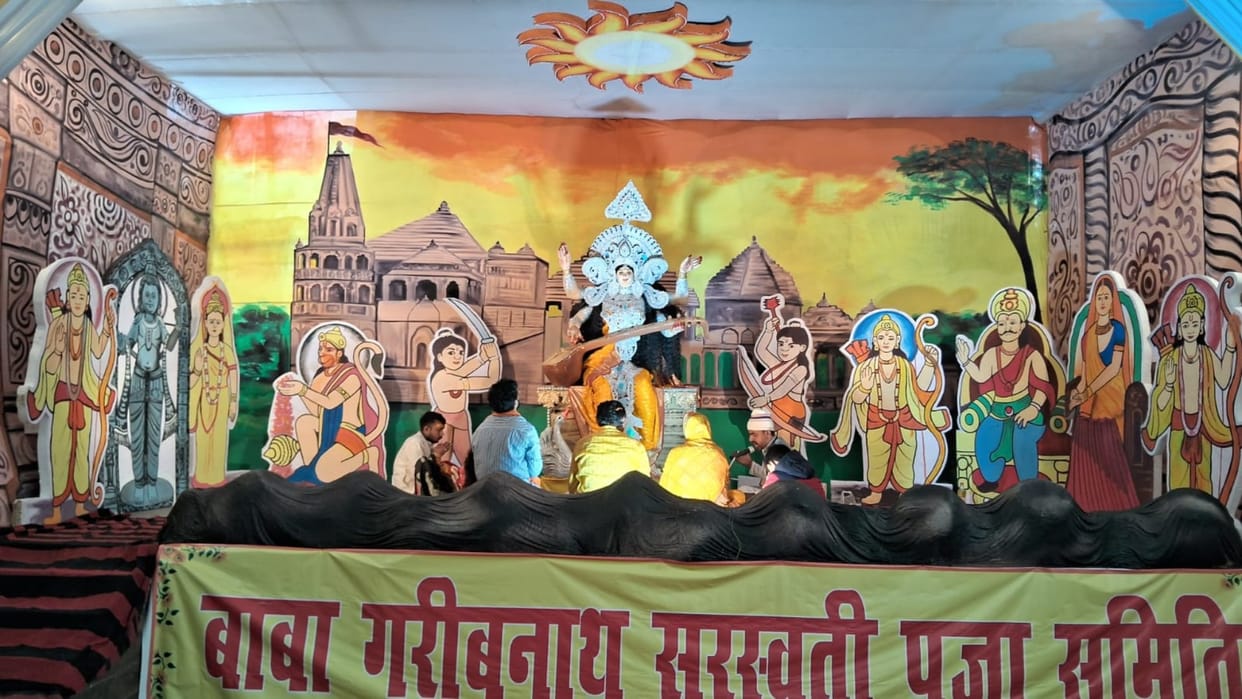 Muzaffarpur: Maa Saraswati's puja pandal built like Ayodhya; History of Ram temple shown, homage to martyrs