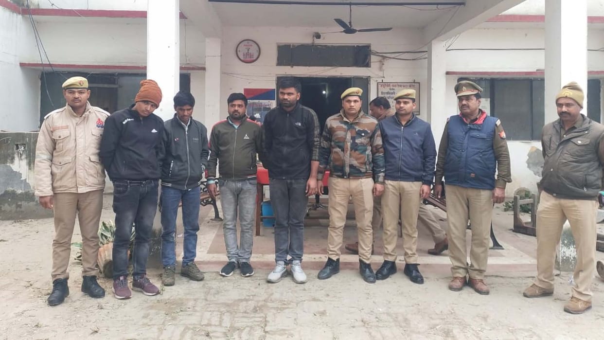 Auraiya: People of Hindu organization came to rescue the caught cow smugglers