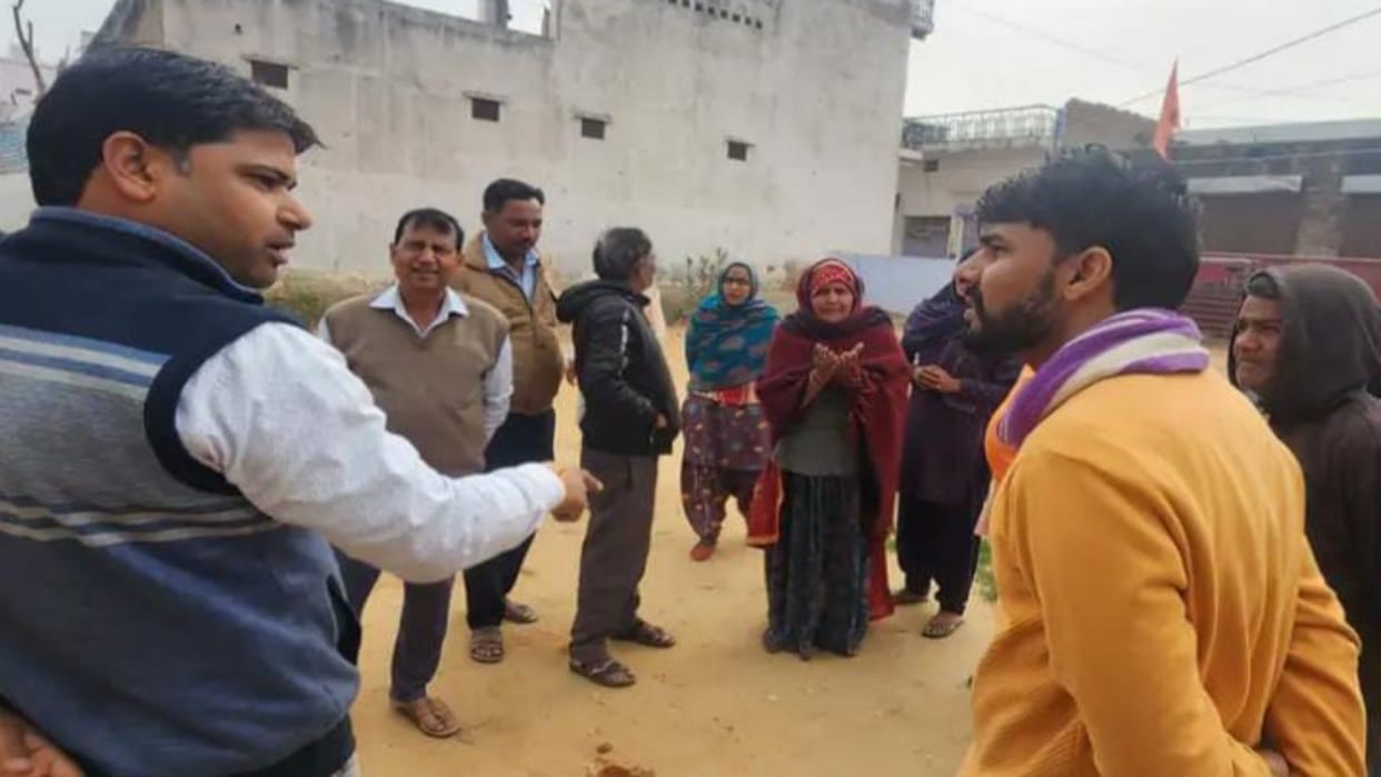 Jhunjhunu People troubled by drinking water problems protested water is not coming to 250 houses