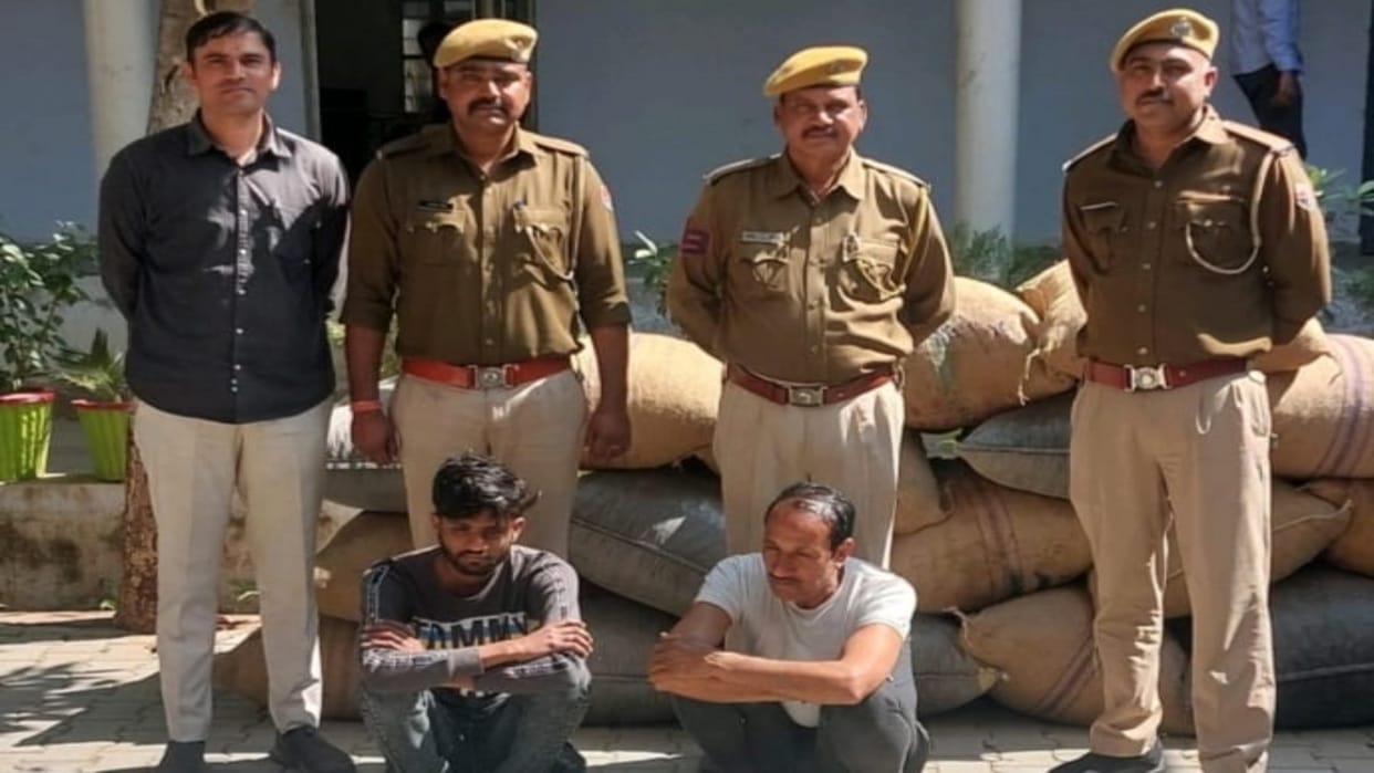 Sirohi News Doda poppy stuffed in empty cartoon of loading tempo seized two people arrested