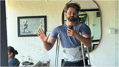 fighter star Hrithik Roshan faces a muscle pull actor shares his photo standing with crutches