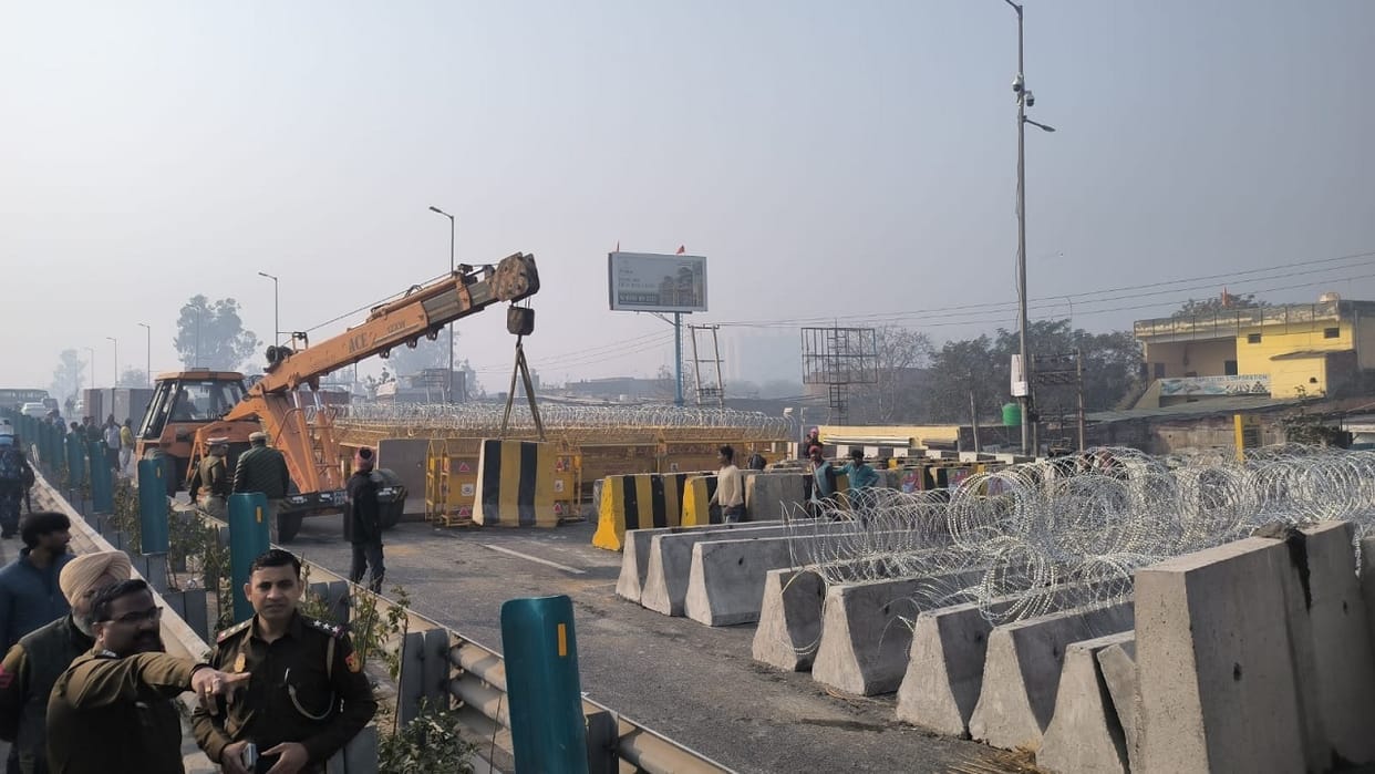 Farmers agitation, Kundli Singhu border sealed in Sonipat, Barbed wire installed on flyover, see pictures