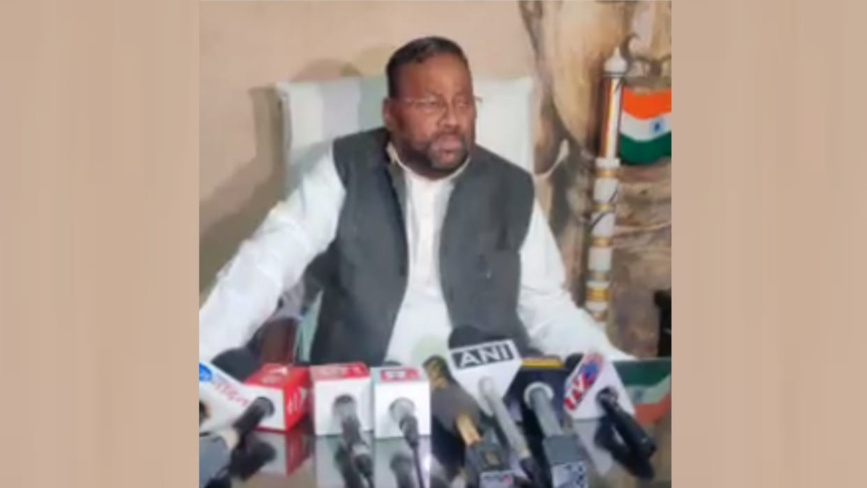 Samajwadi Party leader Ram Govind writes letter to Akhilesh to not accept the resignation of Swami Prasad.