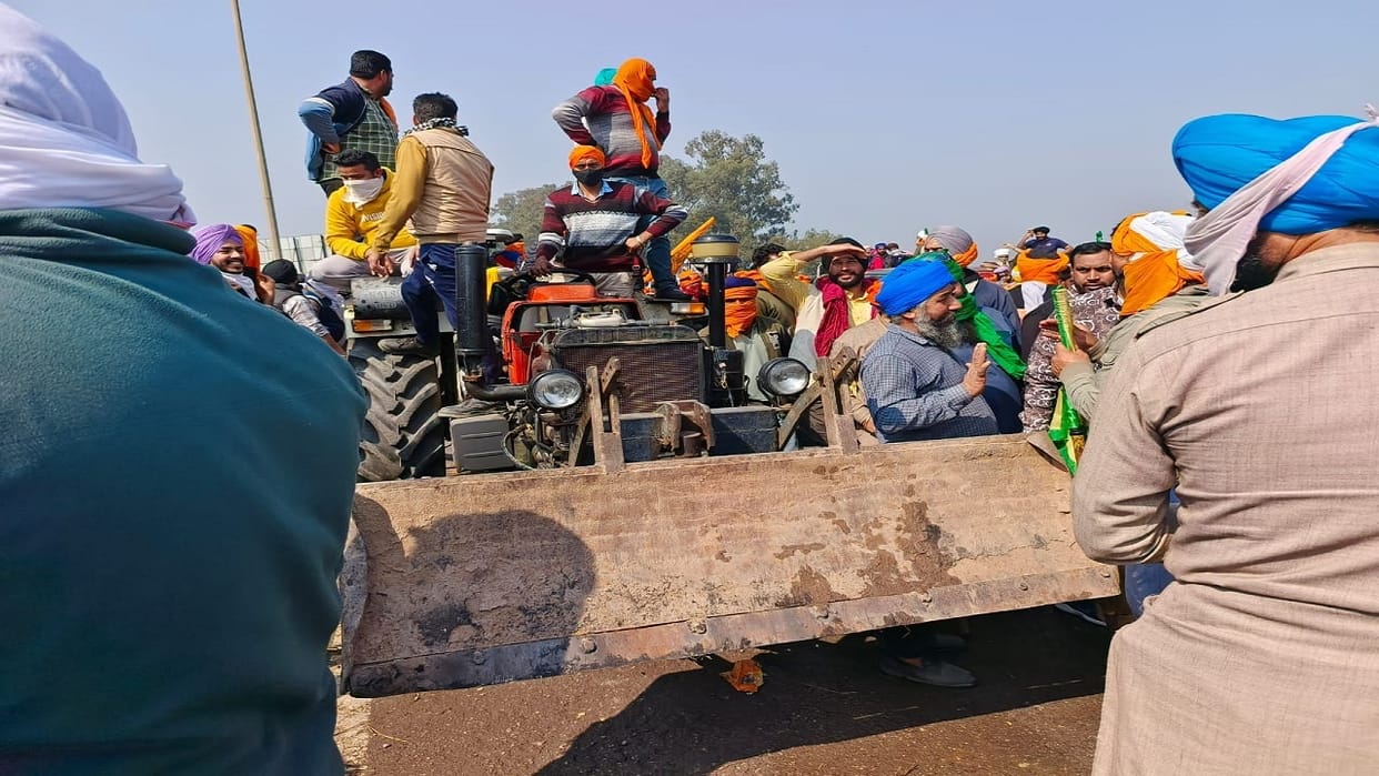 New strategy for Delhi march, Atmosphere tense at Shambhu border in Ambala, farmers proceeded wearing PPE kits