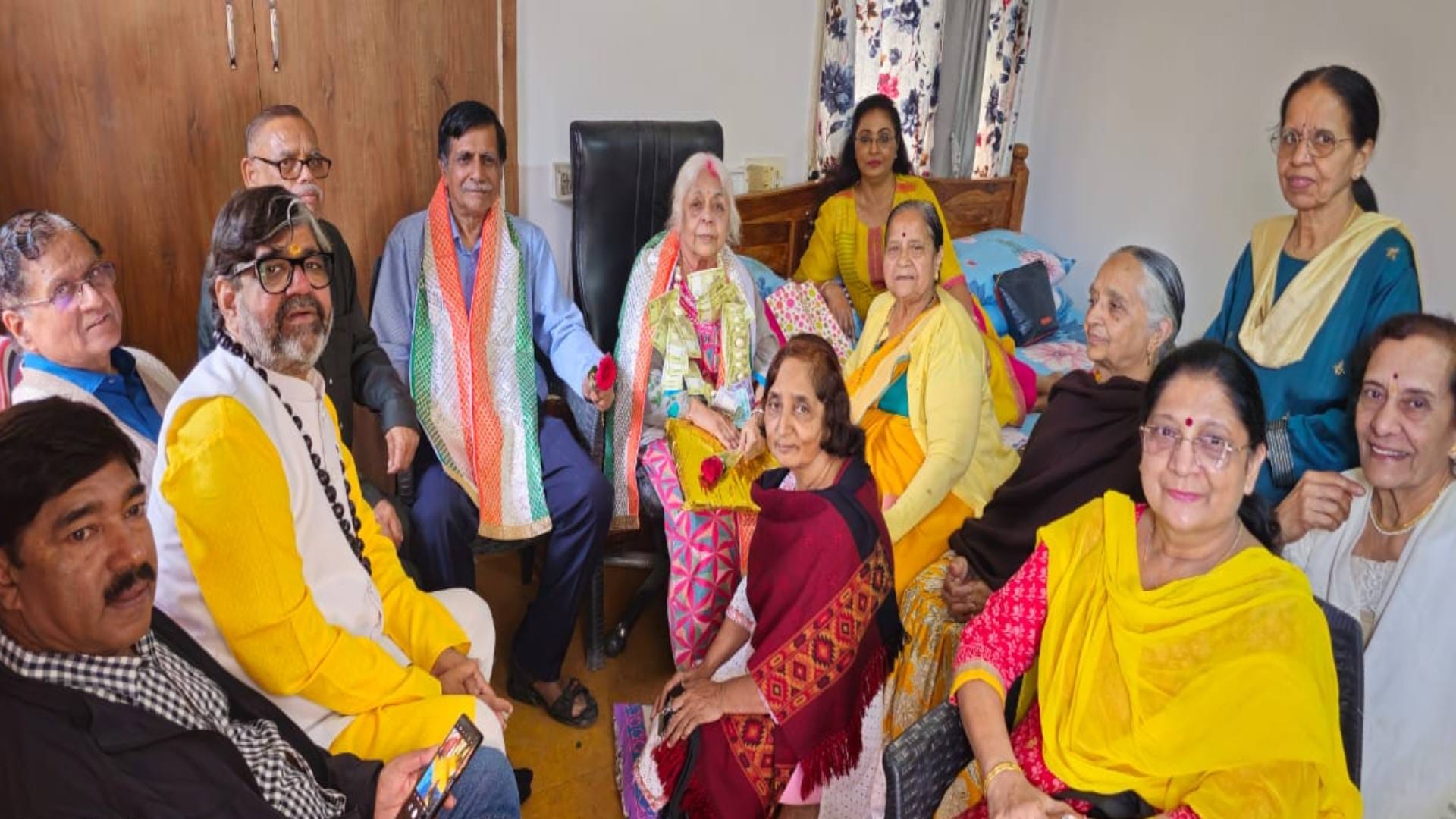 Indore: Krishna Mishra Guruji celebrated Valentine's Day as Couple's Day, gave this special message to youth