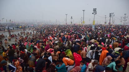Vasant Panchami devotees take holy dip at Sangam, Maa Saraswati worshiped at Magh Mela