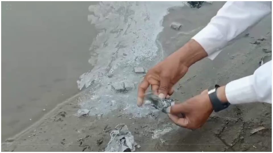 Water polluted due to twine bomb thrown in Utavali river of Burhanpur