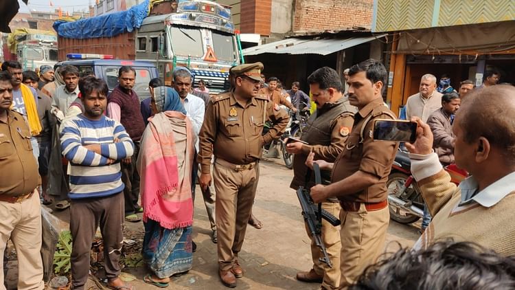 Bhadohi News: कुएं से उठ रही थी दुर्गंध, लोगों ने देखा तो युवक का मिला शव; हत्या कर शव फेंकने की आशंका