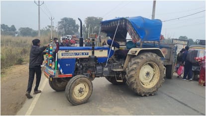 Bihar Police : Air Force jawan dies in road accident two months after marriage in Gaya.people blocked road.