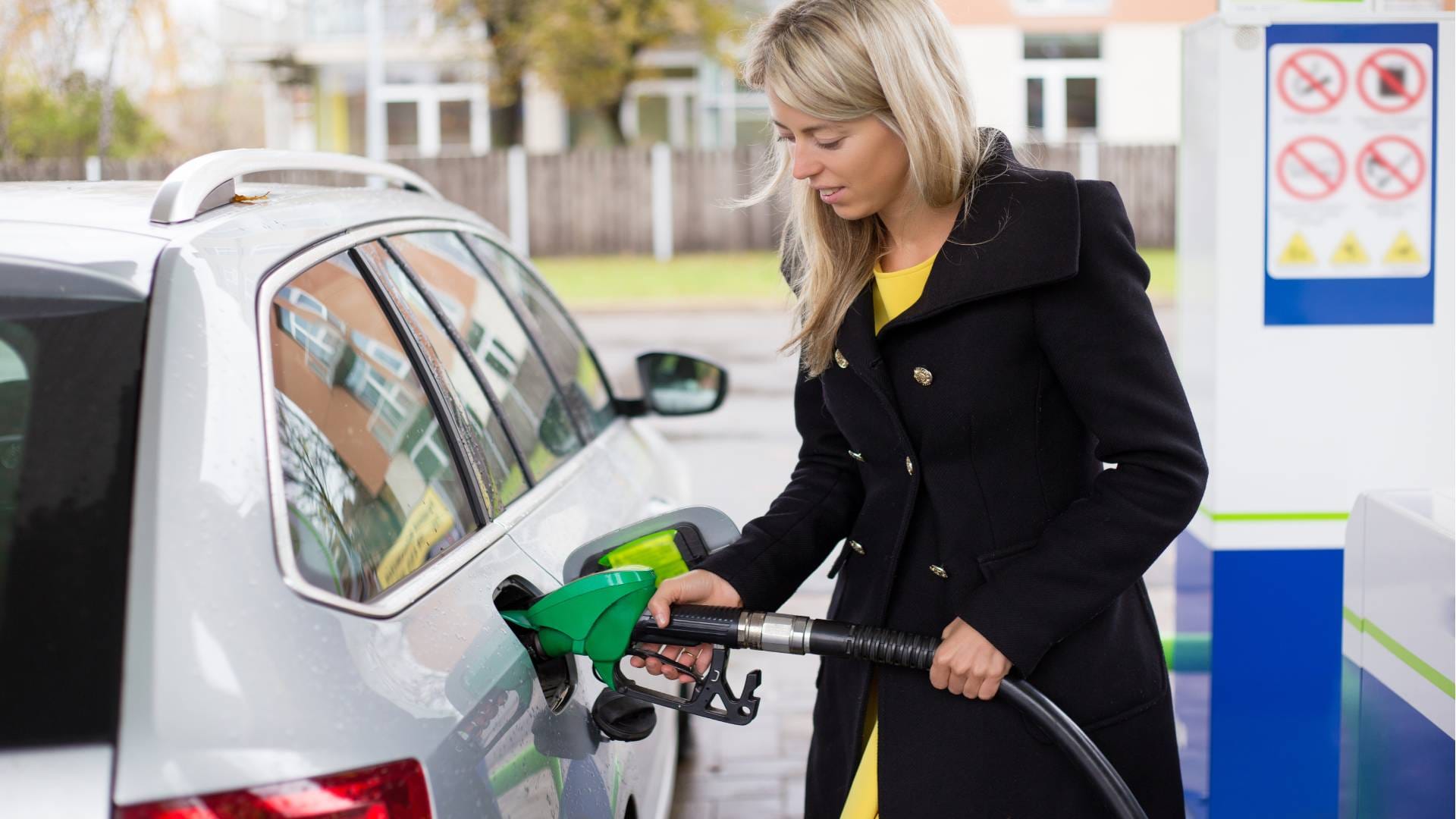 Car Tips: who is best Petrol car or Electric Car check here