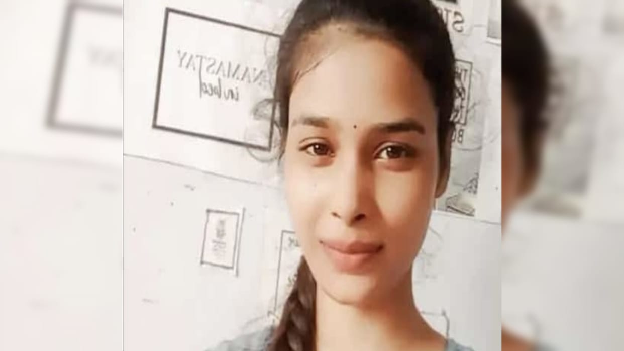 Meerut: MIET student committed suicide by hanging herself in the hostel